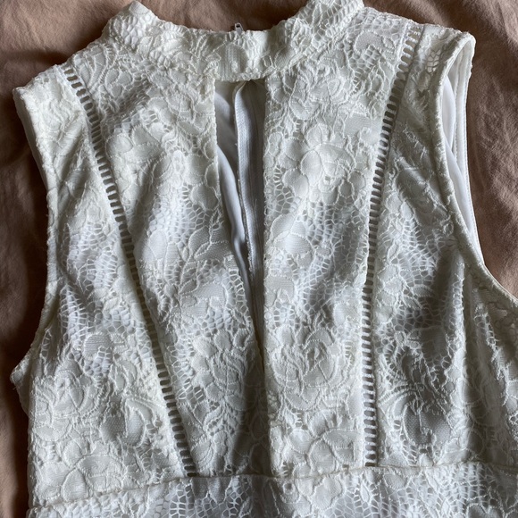 LACE BODYCON DRESS - Picture 3 of 4